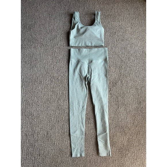 NWOT Seamless Yoga Sports Bra and Leggings Set Blue Size S - Picture 8 of 13